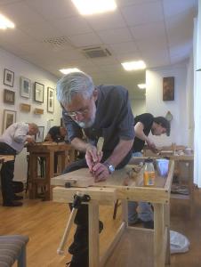 Flyvesjiraffen - klassisk kunst og treskjæring